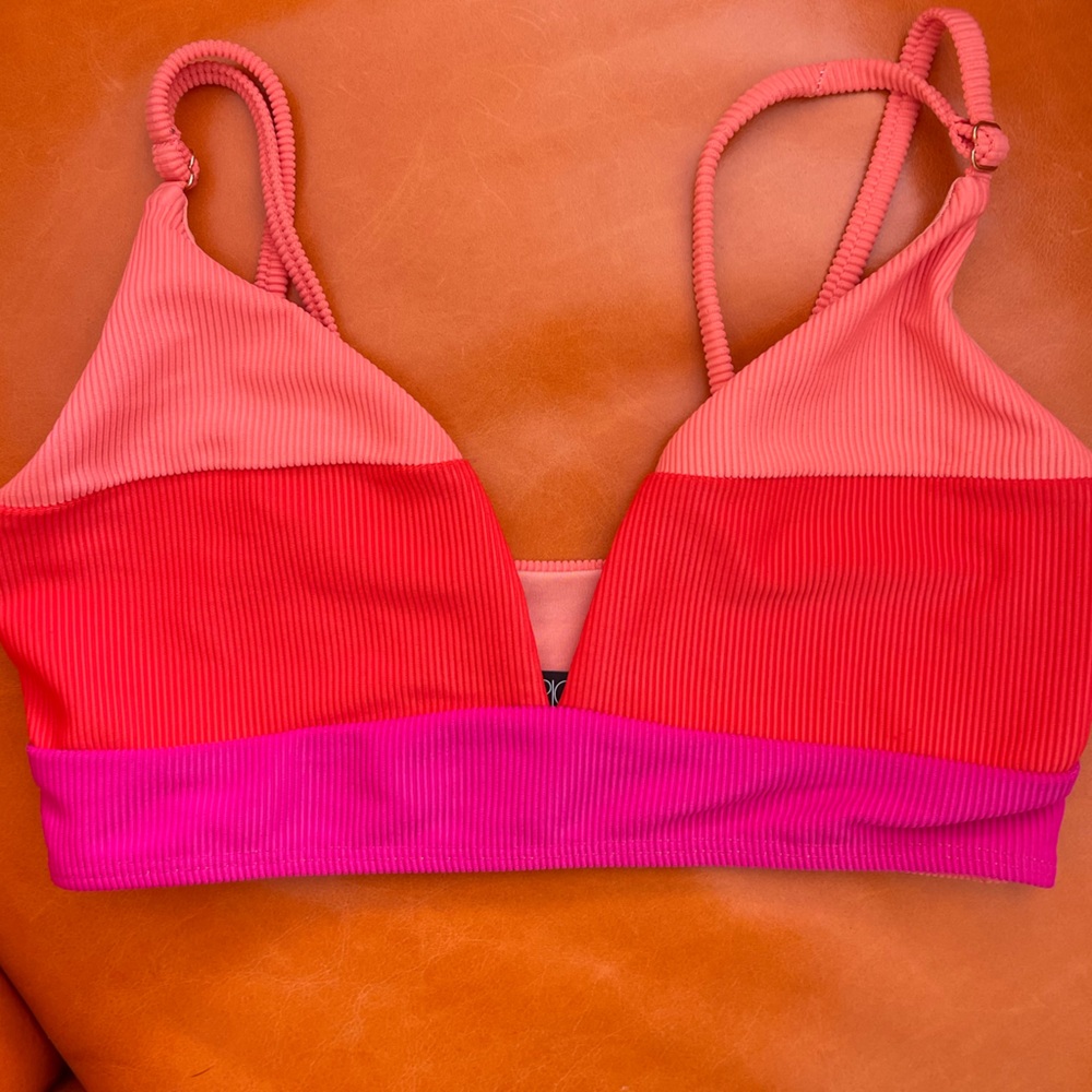 NWOT Beach Riot Riza bikini top, S